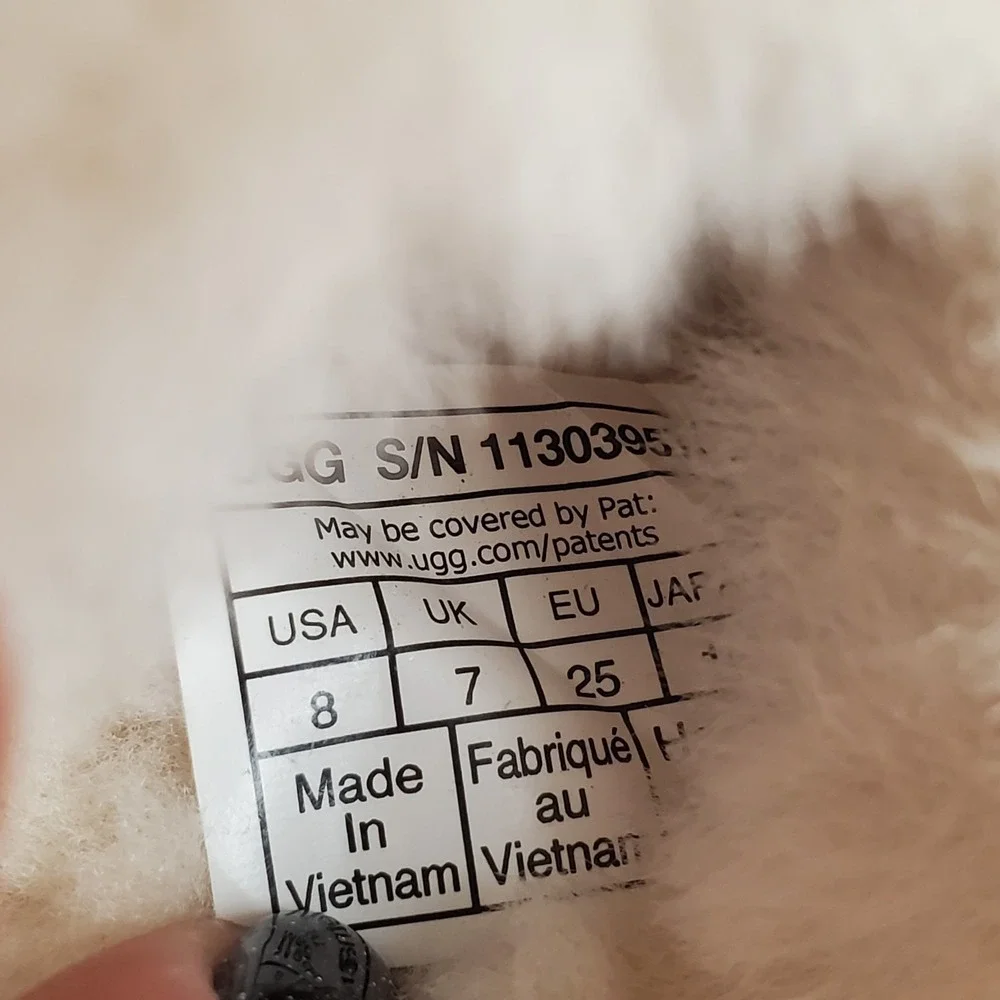 UGG excellent light